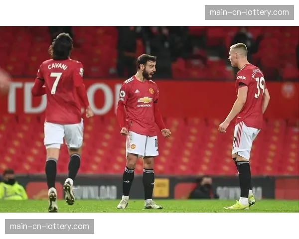 从0-2到3-2，十人曼联逆转维拉保留欧战希望