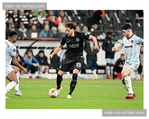 欧战席位关键战，法兰克福与弗赖堡上演直接对话